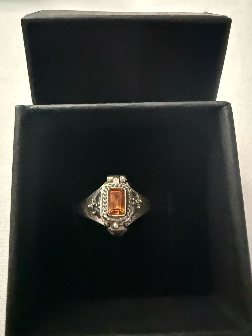 EUVC Vintage Sterling Silver “Poison Pill” Ring with Amber Rectangular Gem Sz 9